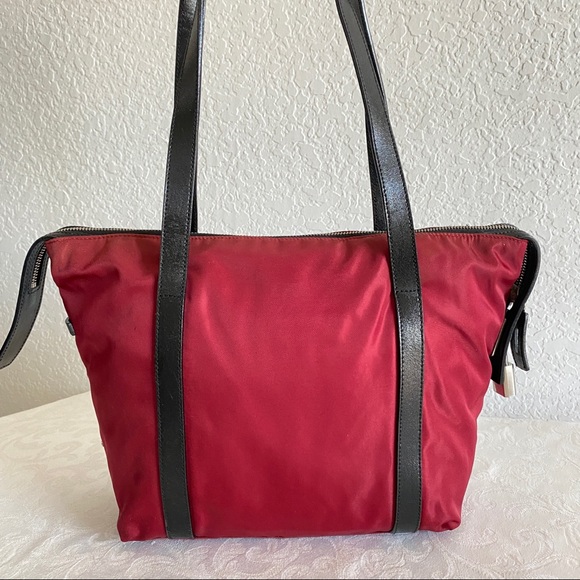 Prada red nylon shoulder bag - Picture 4 of 15